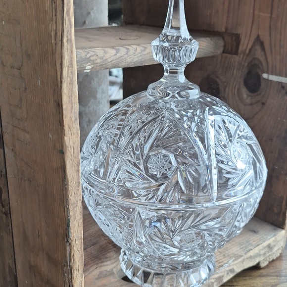 Vintage Pressed Glass Crystal Candy Bowl/Dish with Lid - Picture 5 of 5